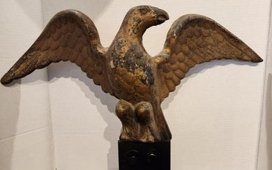 CAST IRON EAGLE IN GOOD SURFACE AND DETAIL