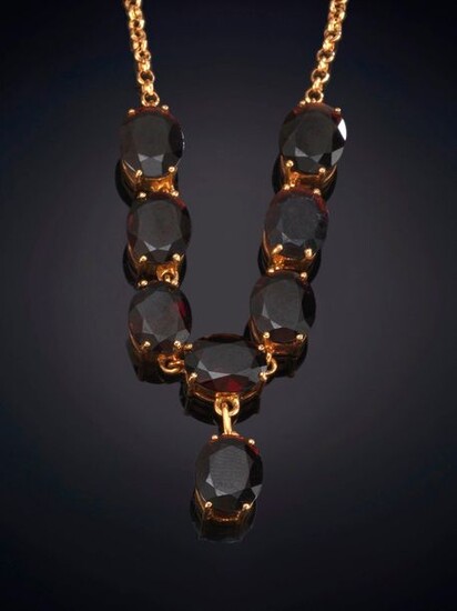 CHOKER DECORATED WITH EIGHT OVAL GARNETS ON A 14K YELLOW GOLD CHAIN. Price: 180,00 Euros. (29.949 Ptas.)