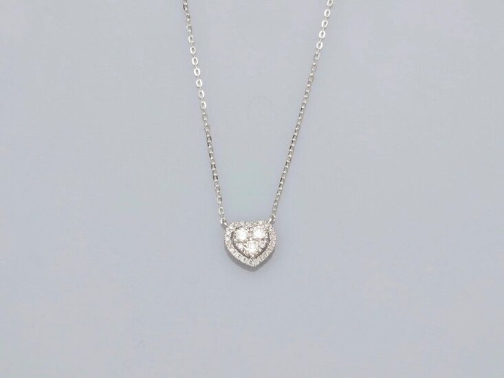 Chain and pendant drawing a heart of white gold, 750 MM, decorated with diamonds, length 45 cm, weight: 1,3gr. rough.