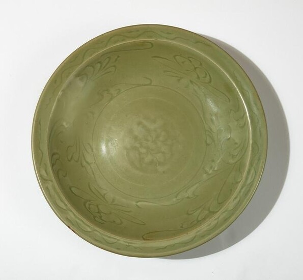 Chinese celadon glazed porcelain longquan charger