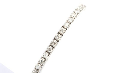 Diamond, 18k White Gold Tennis Bracelet.