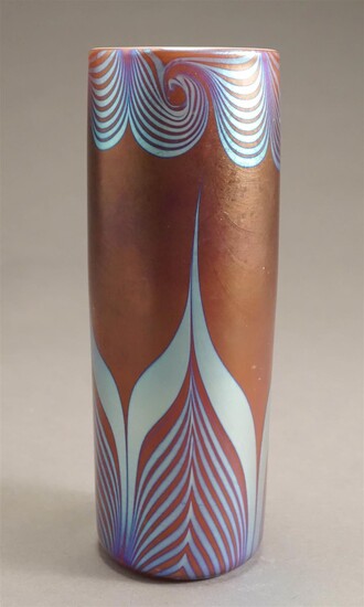 Donald Carlson Pulled Feather Iridescent Art Glass Vase, H: 8-1/2 in