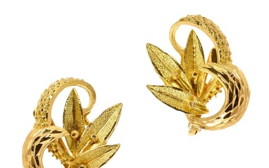 Earrings made of 18 kt. yellow gold. <br> <br>The gold...