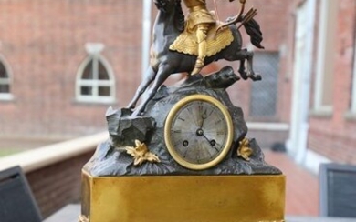 French pendulum / knight warrior on a horse - Gilt bronze - circa 1830