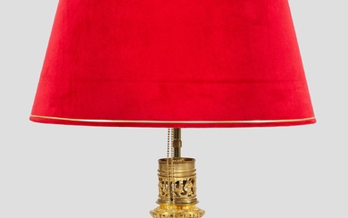Grande lampe de table Napoléon III à deux volets ; porcelaine à fond rouge sang...