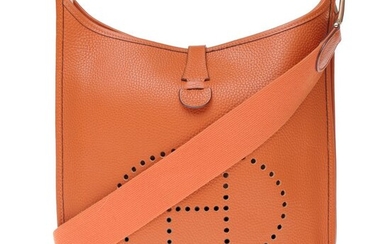 Hermès - Sac Evelyne GM (grand modèle) en cuir togo orange, garniture en métal doré Handbag
