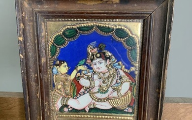 Inde, XIXe siècle Krishna, enfant Huile sur panneau, avec rehauts de peinture dorée stuquée. 20...