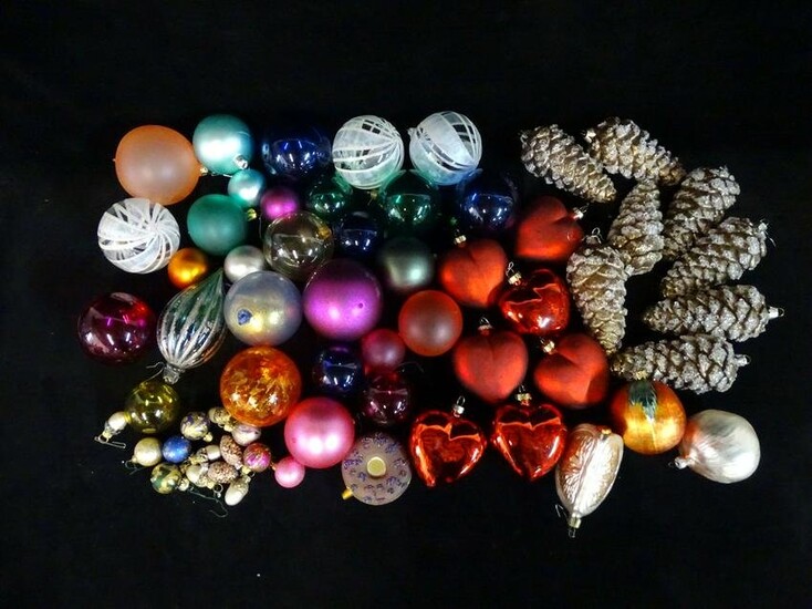 LARGE LOT OF CHRISTMAS ORNAMENTS BALLS & ASSORTED SHAPES
