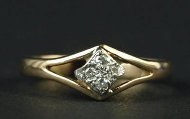 Ladies 14k yellow gold and diamonds ring