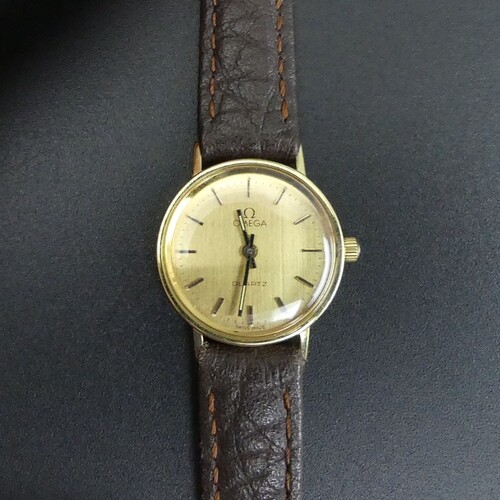 Ladies 9ct gold Omega quartz watch. 22 mm diameter. UK Posta...