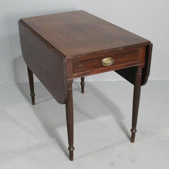 Late 1800s American Hepplewhite Table