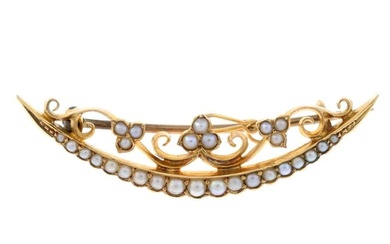Late Victorian gold split pearl crescent brooch