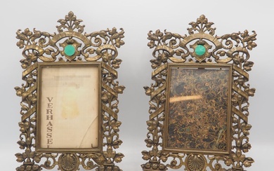Lot de 2 miniatures 1900 peint sur ivoire avec petits encadrements en bronze ajouré, décor...