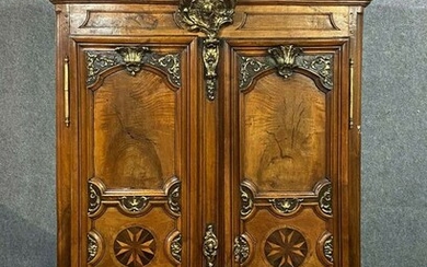Louis XIII period wardrobe - Walnut, Gilded wood, Marquetry / Intarsia - Around 1700