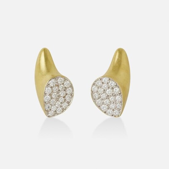 Marlene Stowe, Diamond and gold earrings