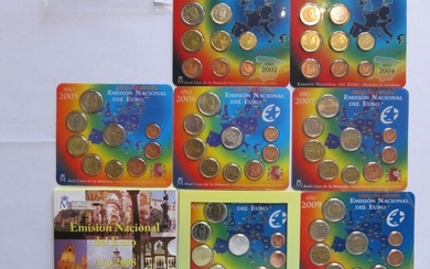 Monnaies Euros - Espagne - Collection de 7 x Série BU, 2002 (8 monnaies, 99 301 ex.), 2004 (8 monnaies, 51 000 ex.), 2005 (9 monnaies avec 2 Euros commémorative, 49 923 ex.), 2006 (8 monnaies + médaille "Christophe Colomb" en argent, 25 000 ex.), 2007...