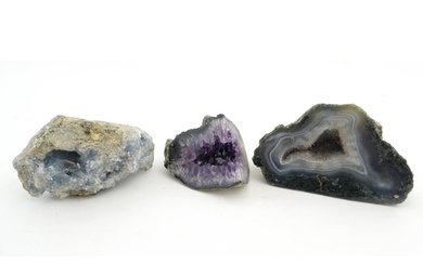 Natural History / Geology Interest: Three hardstone specimen...