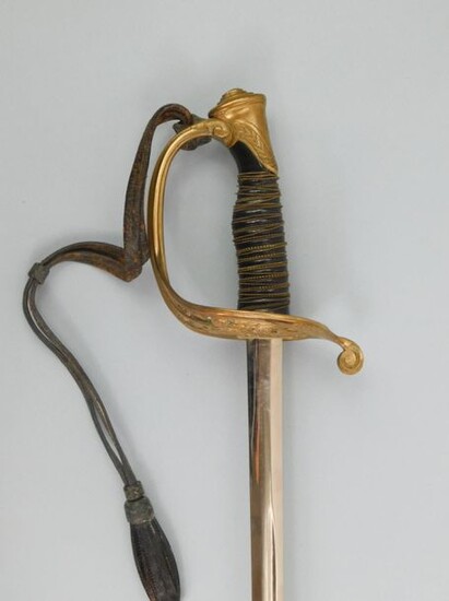 Officer's sabre with lenticular section with two offset grooves, type 1882, nickel-plated sheet steel sheath, cast bronze mount with floral decoration, type 1845 Warrant Officer's sword. Cap with short floral frieze tail, horn fuse with double...