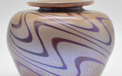PETER ST. CLAIR, VASE IN LOETZ STYLE, 1991, GLASS, BROWN COLOR WITH MARBLING, HEIGHT CA. 11.5 CM.
