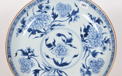 PETIT PLAT creux en porcelaine de CHINE à décor en camaïeu bleu de fleurs en...