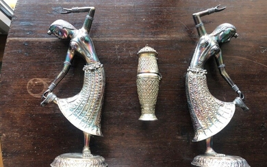 Pair of silver plated dancing subjects and a box. Foreign work H. 32 cm (subjects) H. 15 cm (box)