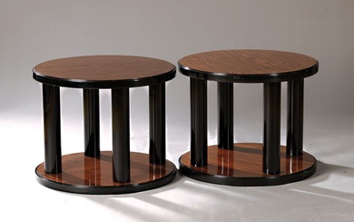 Paire de tables d'appoint rondes, France, années 30/40, placage de palissandre, bois partiellement laqué noir,...
