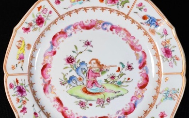 Plate - Assiette aux émaux de la Famille Rose à décor d'un flûtiste - Porcelain