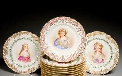 Set (12) Chateau de St. Cloud cabinet plates