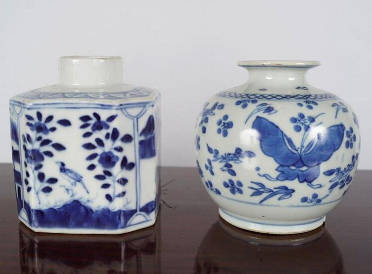 TWO 19TH-CENTURY BLUE AND WHITE JARS
