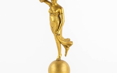 The Triumph of Venus', gilt bronze. Empire. France, 19th C. (H:24 cm)