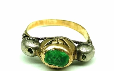 This splendid antique ring from the late 1800s in 12kt...