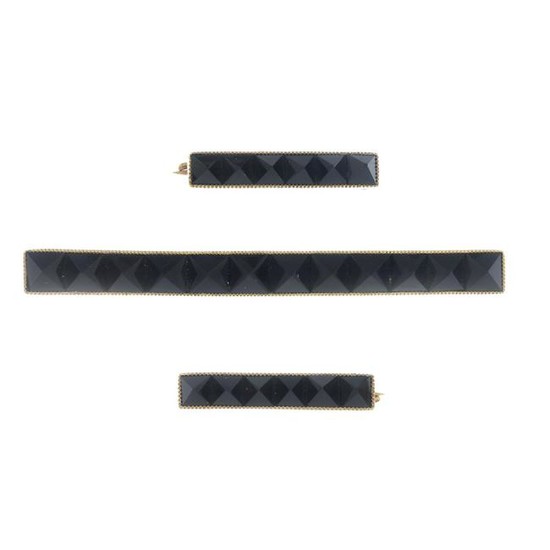 Three onyx brooches.Stamped 14k.Length 5.8 to 2.5cms.