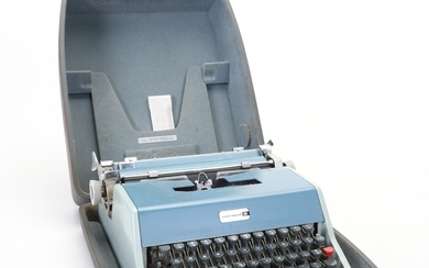 Underwood 21 Portable Typewriter, 1960s