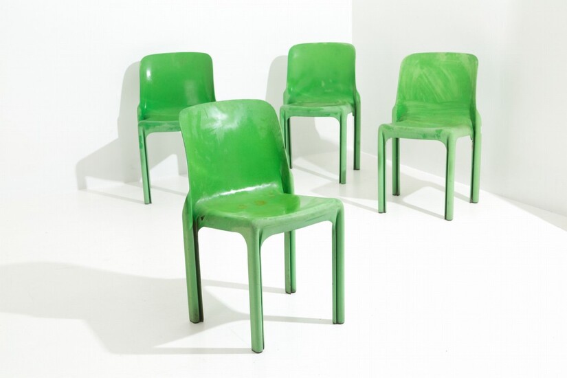 VICO MAGISTRETTI (Milano, 1920-2006). Quattro sedie Selene in materiale...