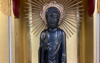 Zushi with Amidanyorai Buddha - Natural solid wood and lacquer gold - 阿弥陀如来と厨子(Amidanyorai and Zushi） - Japan - Taishō period (1912-1926)