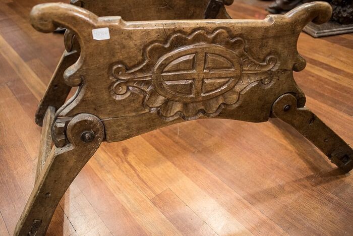 saddle (1) - Iron (cast/wrought), Walnut - Late 16th century