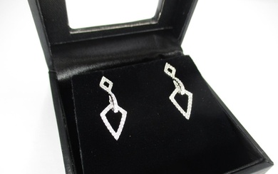 18ct White Gold Diamond Art Deco Style Drop Earrings