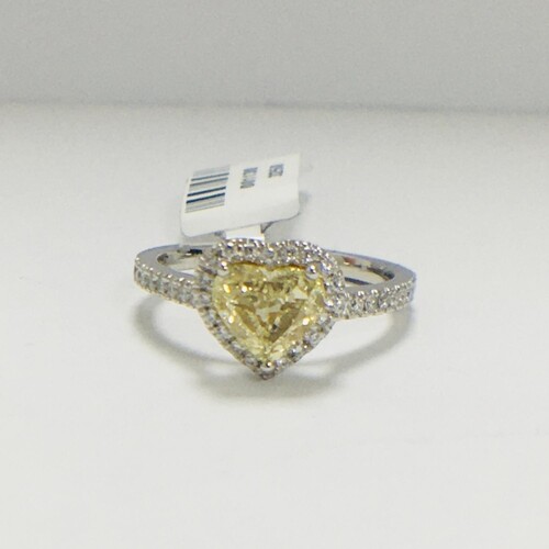 18ct white gold diamond ring,1.01ct fancy yellow heart shape...