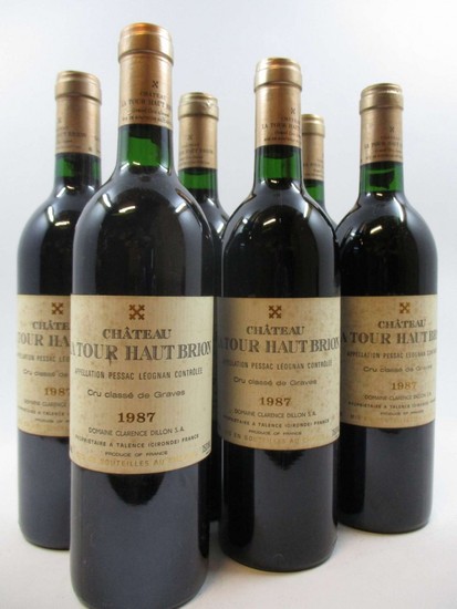 6 bouteilles CHÂTEAU LA TOUR HAUT BRION 1987 CC Pessac Léognan (3 base goulot, étiquettes abimées, tachées