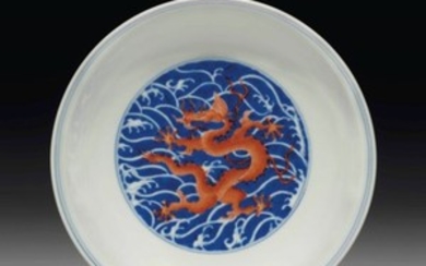 A IRON-RED AND UNDERGLAZE-BLUE-DECORATED 'DRAGON' DISH, QIANLONG SIX-CHARACTER SEAL MARK IN UNDERGLAZE BLUE AND OF THE PERIOD (1736-1795)