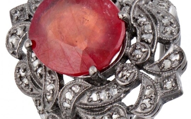 835 Zilveren ring bezet met robijn en diamant.