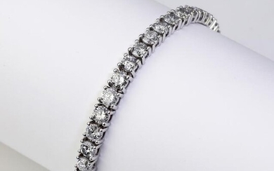 12ct Diamond and platinum tennis bracelet, 7.25"l