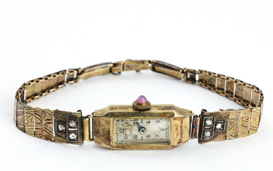 A 14K gold and diamond art deco wristwatch, 1920/30's.
