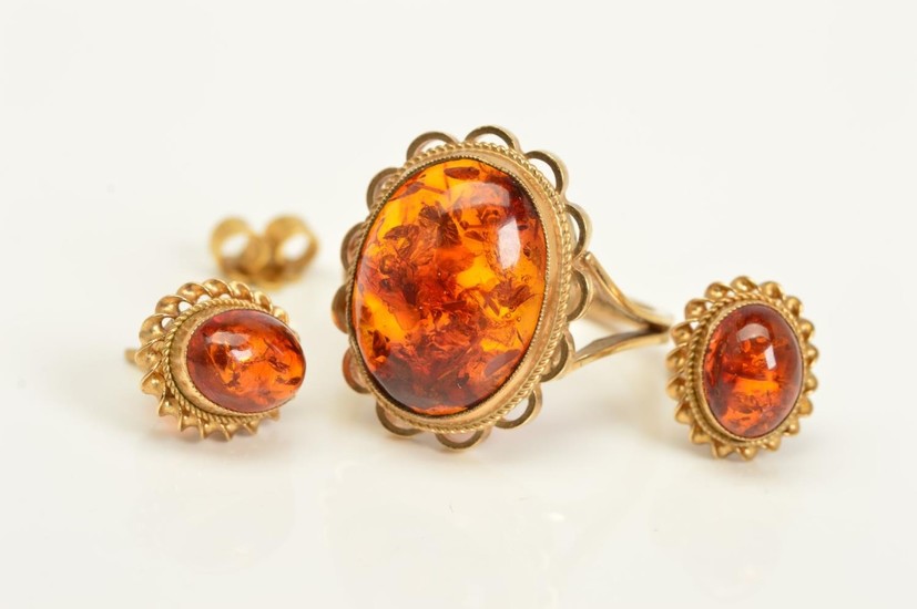 A 9CT GOLD MODIFIED AMBER RING AND EARRINGS, the ring design...