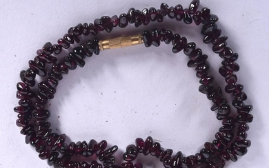A CHINESE CARVED AMETHYST NECKLACE, formed with