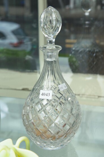A CRYSTAL DECANTER, H.29CM, LEONARD JOEL LOCAL DELIVERY SIZE: SMALL