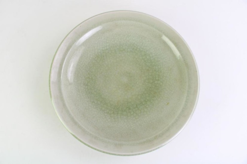 A Chinese Crackle Glaze Celadon Bowl (Dia 35cm)