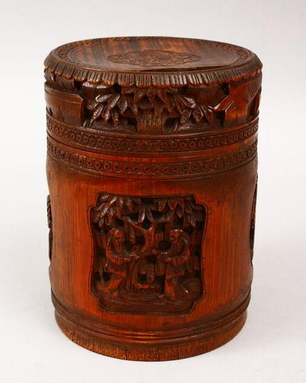 A GOOD 19TH CENTURY CHINESE CARVED BAMBOO BRUSH WASH &