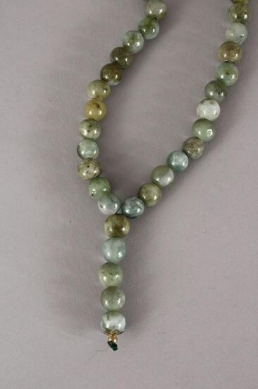A GOOD CHINESE CARVED JADE / HARD STONE BEAD NECKLACE
