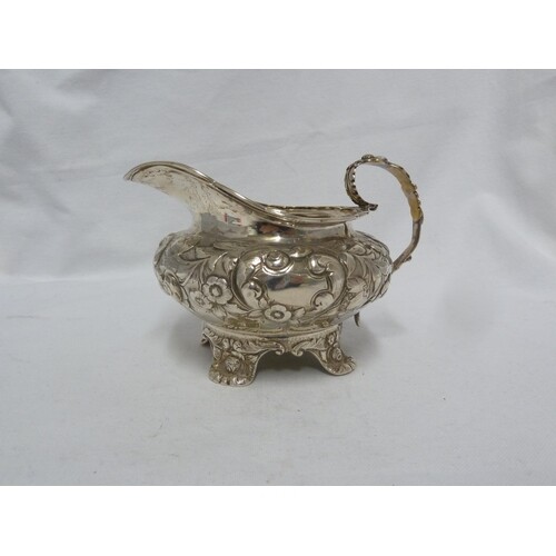 A George IV silver cream jug of circular form with reeded sc...